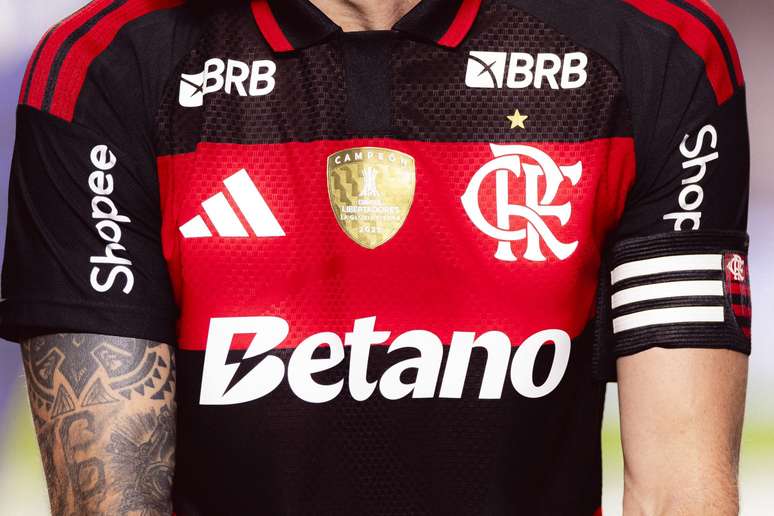 O banco BRB &eacute; um dos patrocinadores que estampam a camisa rubro-negra 