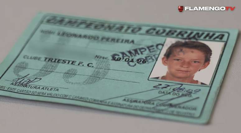 Carteirinha de L&eacute;o Pereira no Trieste FC, de Curitiba &ndash;