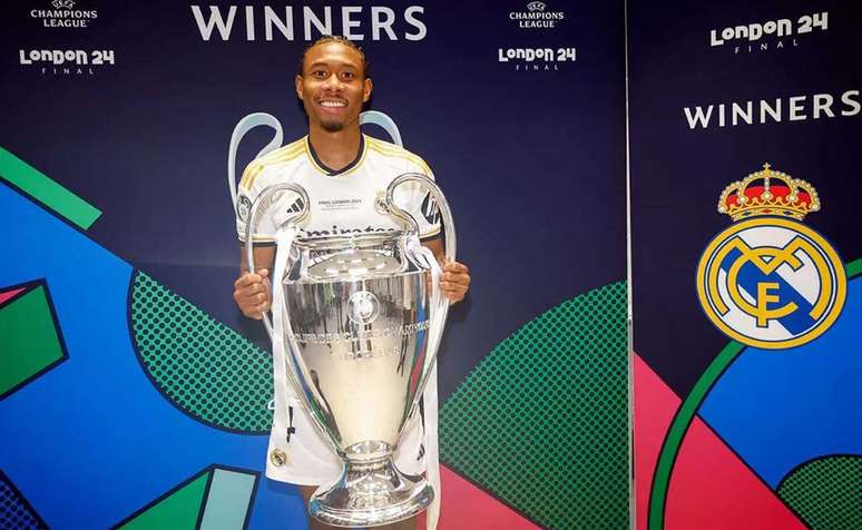 Alaba com a 14&ordf; Champions conquistada pelos merengues &ndash;