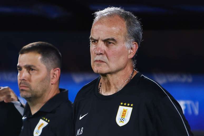 Marcelo Bielsa durante jogo da sele&ccedil;&atilde;o do Uruguai nas Eliminat&oacute;rias para a Copa de 2026 &ndash;