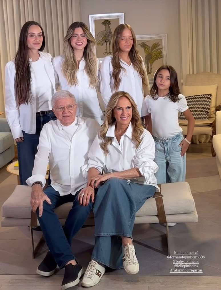 Hel&ocirc; Pinheiro e o marido Fernando, com as netas 