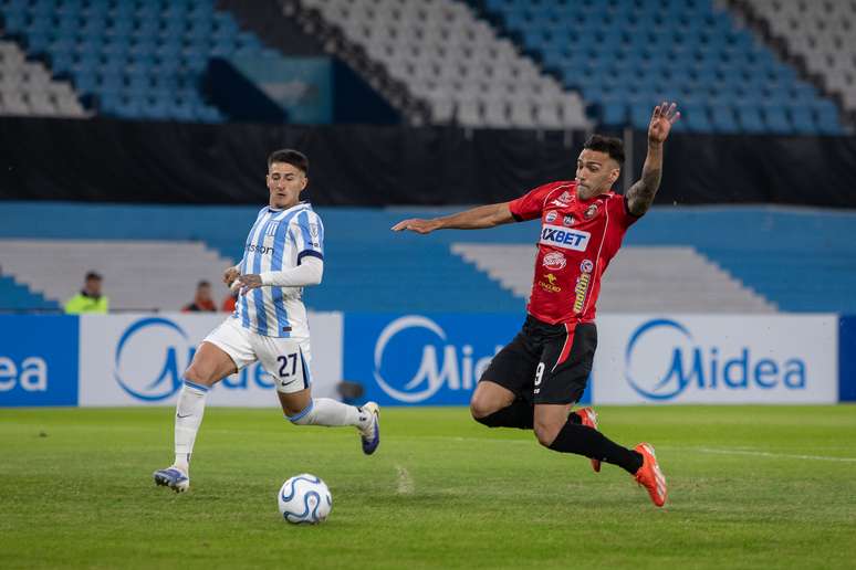 Rojas antes de acabar marcando contra 