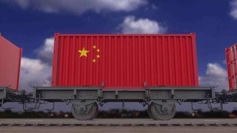 Em regi&otilde;es em que a ferrovia &eacute; usada intensamente para o transporte de carv&atilde;o, min&eacute;rios ou produtos industriais, como acontece em partes de Sichuan, qualquer bloqueio prolongado gera impactos log&iacute;sticos &ndash; depositphotos.com / annlarich