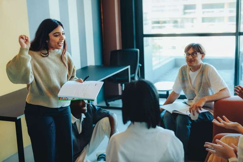 O trabalho em grupo ajuda os estudantes a desenvolverem habilidades interpessoais 