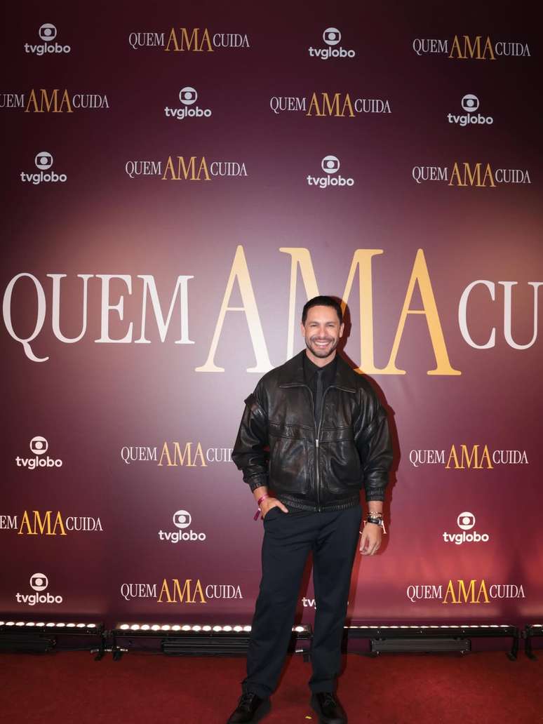 Rainer Cadete na festa de estreia de Quem Ama Cuida