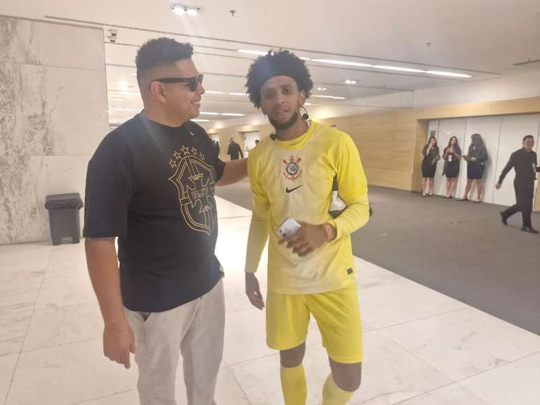 S&oacute;sias do Ronaldo Fen&ocirc;meno e Hugo Souza se encontram na Neo Qu&iacute;mica Arena