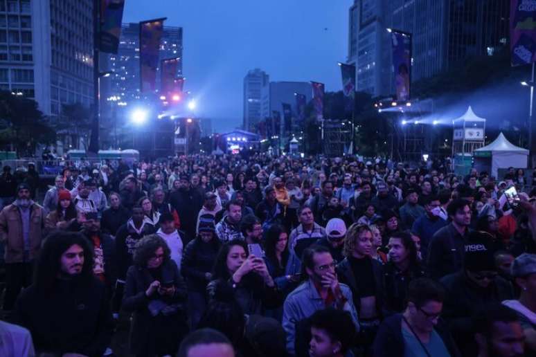 S&atilde;o Paulo tem noite de frio neste s&aacute;bado, 23, e p&uacute;blico come&ccedil;a a chegar para a Virada Cultural