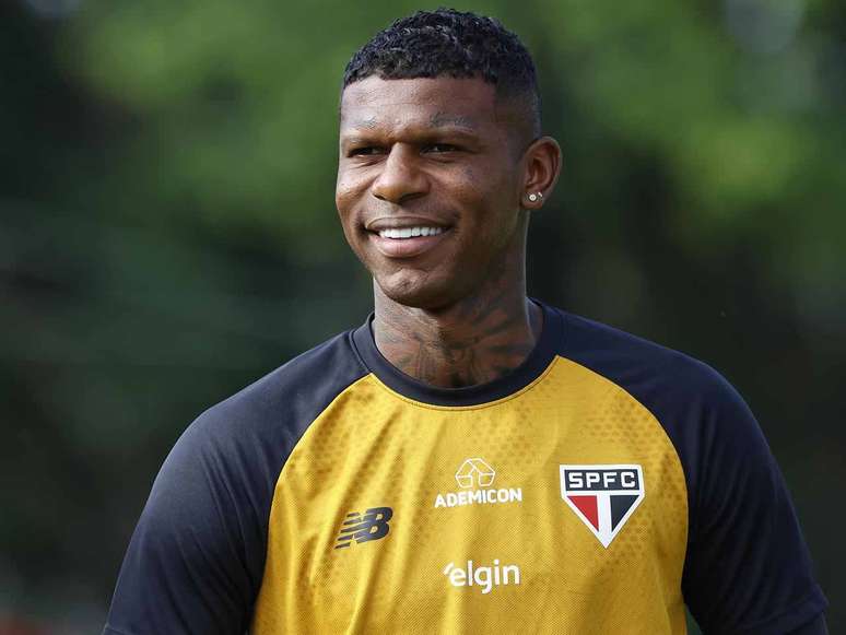 S&atilde;o Paulo negocia empr&eacute;stimo de Arboleda para o Vit&oacute;ria &ndash;