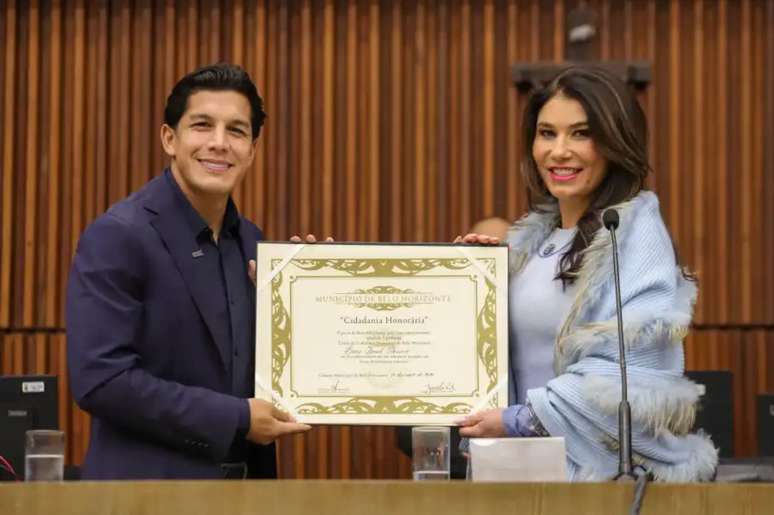 Com o diploma nas m&atilde;os, Lucas Romero dedica honraria &agrave; torcida &ndash;