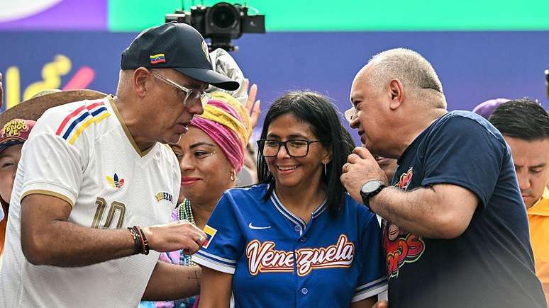 At&eacute; o vermelho, a cor tradicional do chavismo, desapareceu das mobiliza&ccedil;&otilde;es organizadas pelo governo venezuelano nas &uacute;ltimas semanas