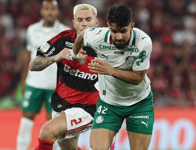 Varela diz que placar n&atilde;o condiz com jogo do Flamengo contra o Palmeiras &ndash;