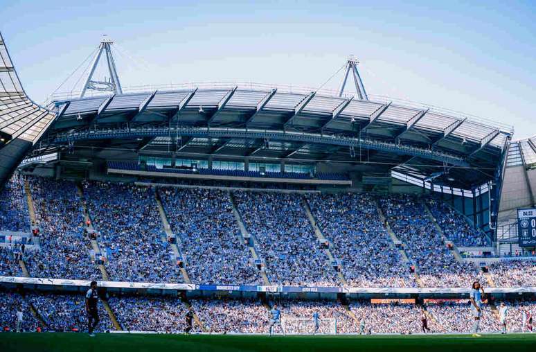 Torcida do Manchester City lota o Etihad Stadium para homenagear Guardiola em sua despedida hist&oacute;rica &ndash;