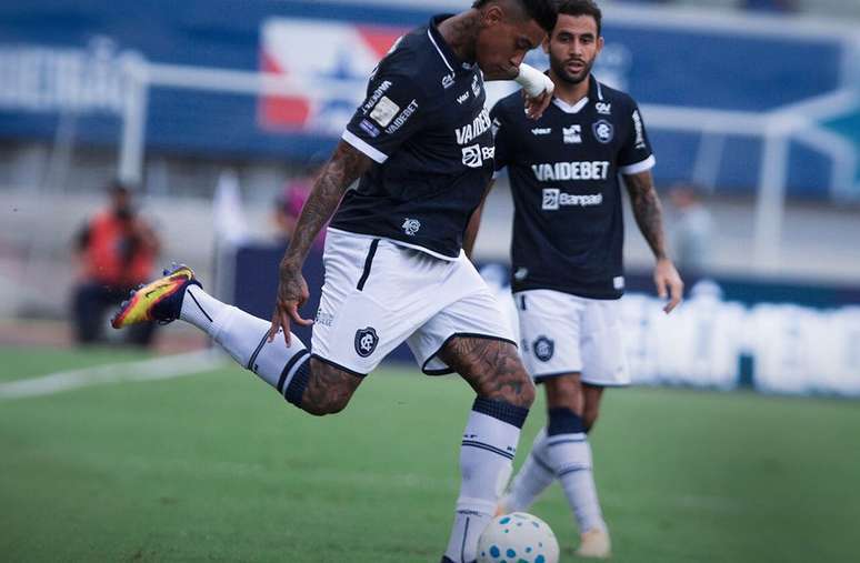 Remo ficou com um jogador a menos durante todo o 2&deg; tempo &ndash;