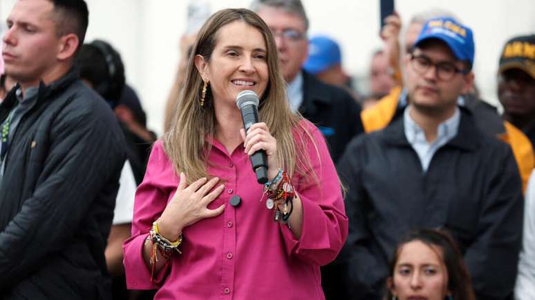 Paloma Valencia, candidata do partido de direita Centro Democr&aacute;tico, terceira colocada nas pesquisas, participa de um com&iacute;cio em Bogot&aacute;.