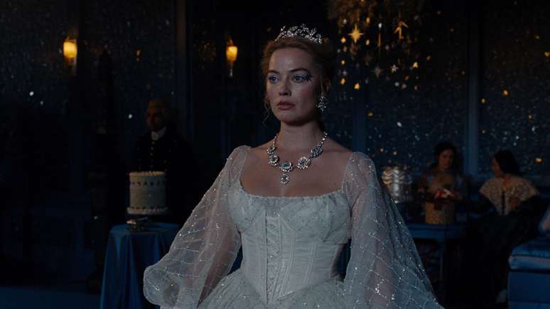 Diretora se arrepende de ter cortado cena de Margot Robbie 'peluda' em 'O Morro dos Ventos Uivantes' (Divulga&ccedil;&atilde;o/Warner Bros.)