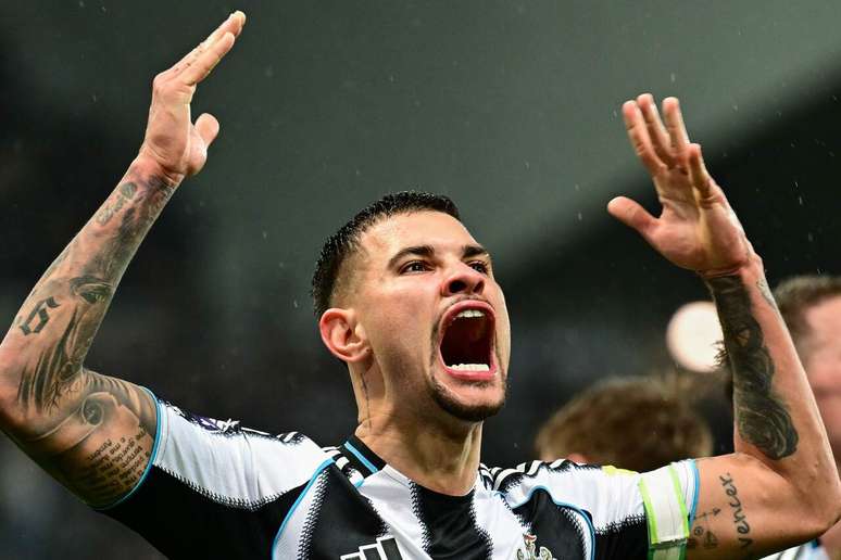 Guimar&atilde;es &eacute; um dos pilares do Newcastle &ndash;