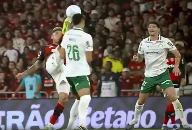 Lance da expuls&atilde;o de Carrascal em Flamengo 0 x 3 Palmeiras &ndash;