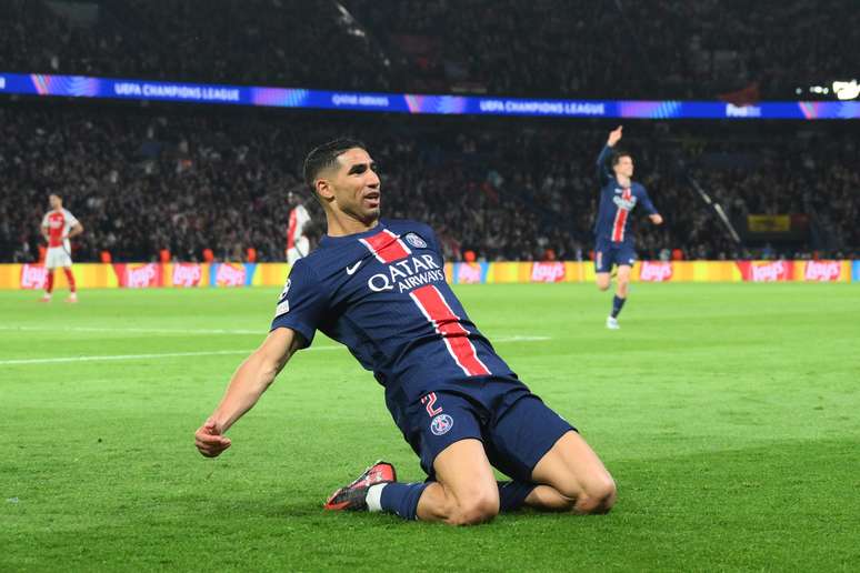 Hakimi &eacute; a grande estrela do Marrocos. (Photo by David Ramos/Getty Images)