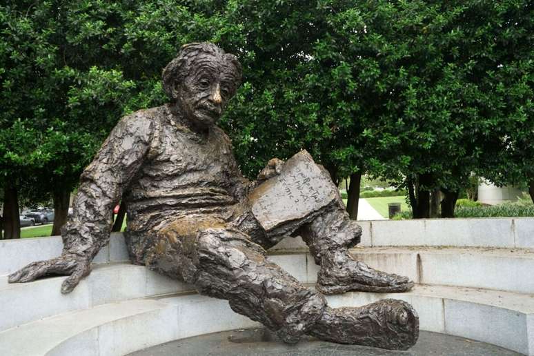As frases de Albert Einstein oferecem reflex&otilde;es profundas sobre a vida 