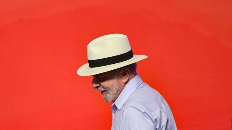 Lula se beneficia da aus&ecirc;ncia de concorrentes diretos na esquerda, diz especialista