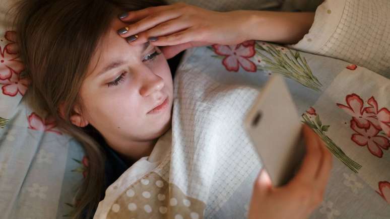 A priva&ccedil;&atilde;o de sono prejudica o processamento de recompensas, influenciando escolhas relacionadas a alimenta&ccedil;&atilde;o, uso de telas, consumo de subst&acirc;ncias e prioriza&ccedil;&atilde;o de tarefas &ndash; depositphotos.com / mamin_den