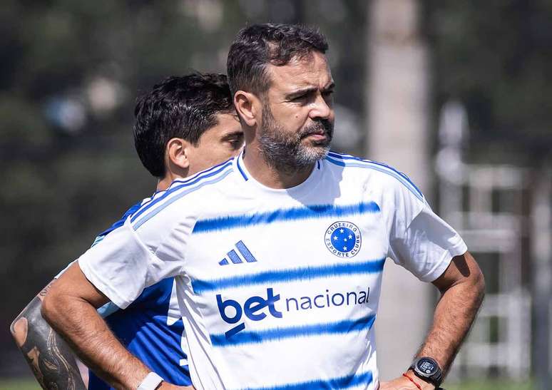 Artur Jorge aguarda atacante para &uacute;ltimo duelo contra o Barcelona de Guayaquil, pela Libertadores &ndash;