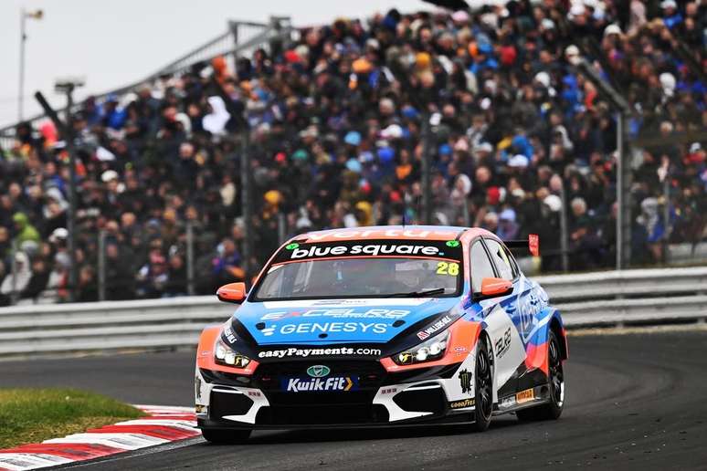 Nicolas Hamilton com seu Hyundai i30 Fastback N Performance 