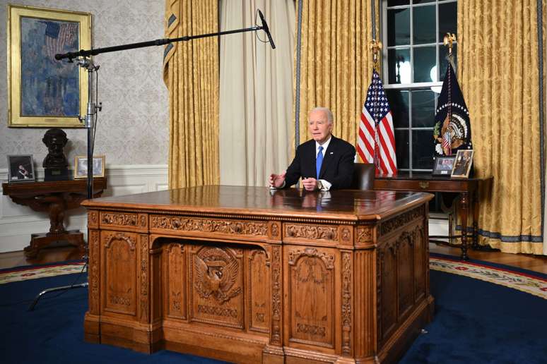O ex-presidente Joe Biden no Sal&atilde;o Oval da Casa Branca