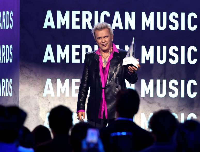 Billy Idol recebe pr&ecirc;mio por carreira e obra