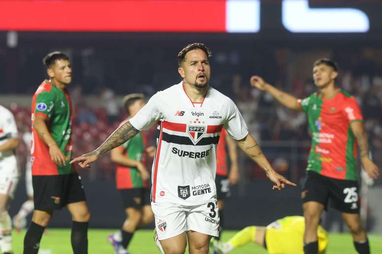 Artur foi o grande destaque do S&atilde;o Paulo na vit&oacute;ria desta ter&ccedil;a-feira &ndash;