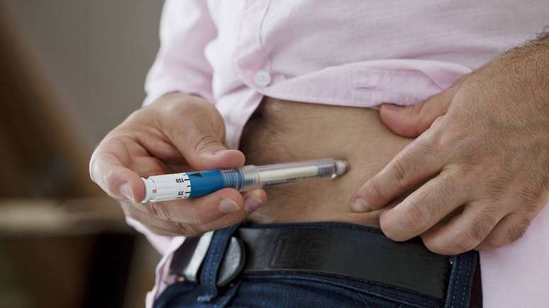 O tratamento do diabetes tipo 1 se baseia em tr&ecirc;s pilares. S&atilde;o eles: administra&ccedil;&atilde;o de insulina, monitoramento da glicemia e cuidados com alimenta&ccedil;&atilde;o e atividade f&iacute;sica &ndash; depositphotos.com / imagepointfr