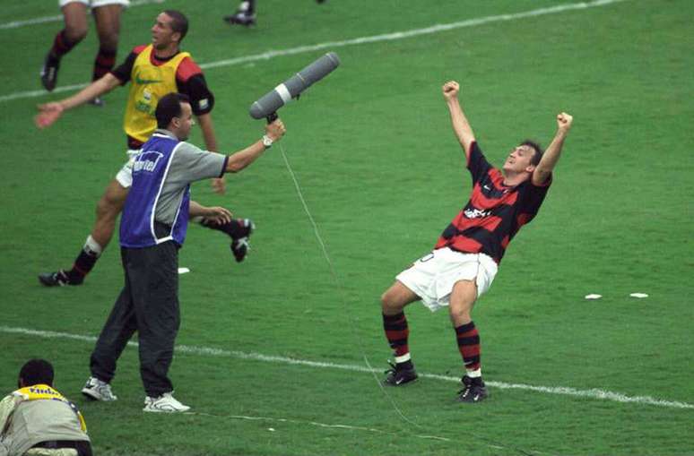 Comemora&ccedil;&atilde;o de Pet caindo no gramado ficou marcada na hist&oacute;ria &ndash;
