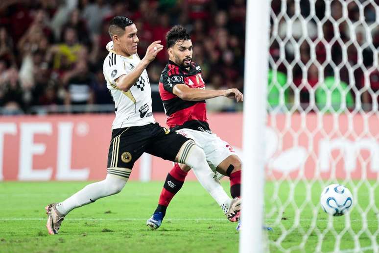 Paquet&aacute; em a&ccedil;&atilde;o na vit&oacute;ria do Flamengo sobre o&nbsp; Cusco.