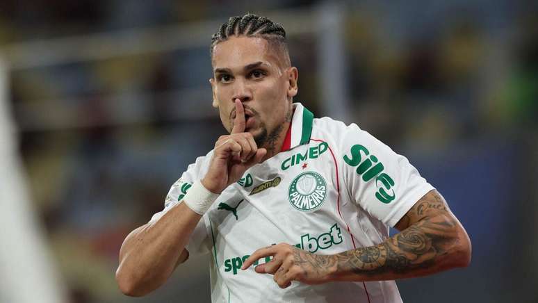 Paulinho provocou ap&oacute;s marcar o terceiro gol do Palmeiras contra o Flamengo &ndash;