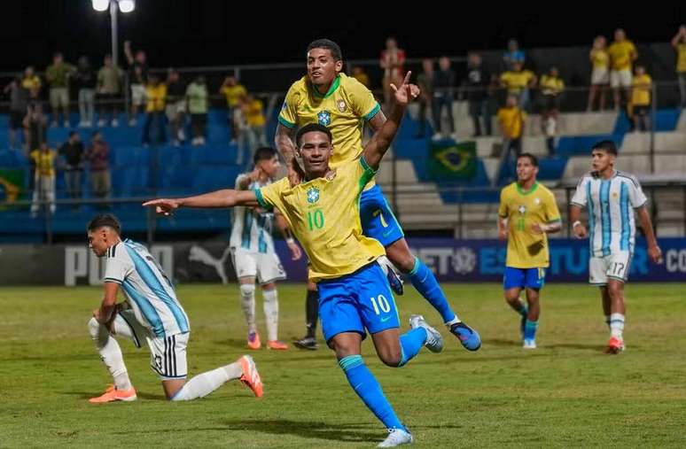 Eduardo Concei&ccedil;&atilde;o, do Palmeiras, comemora gol no Sul-Americano sub-17 &ndash;