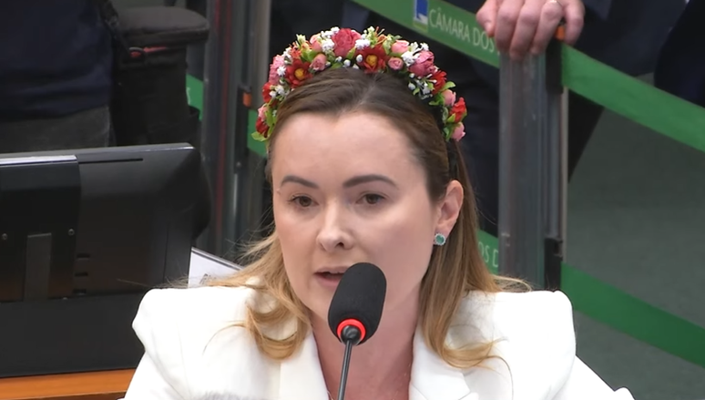 Deputada Julia Zanatta em discuss&atilde;o da comiss&atilde;o especial sobre o fim da escala 6 por 1