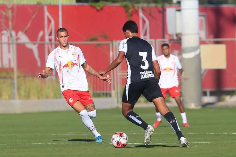 Jogo com seis gols movimentou Atibaia nesta quinta-feira &ndash;