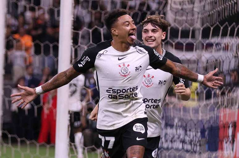 Lingard tem dois gols com a camisa do Corinthians &ndash;