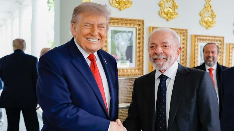 O presidente dos Estados Unidos, Donald Trump, e o presidente do Brasil, Luiz In&aacute;cio Lula da Silva, em encontro na Casa Branca, em Washington