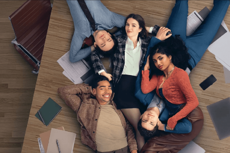 &ldquo;Inapropriados para o Trabalho&rdquo; acompanha cinco jovens profissionais obcecados com a carreira que tentam construir suas vidas em Manhattan 