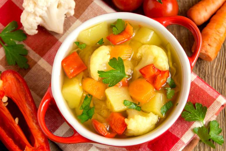 Sopa detox de legumes 