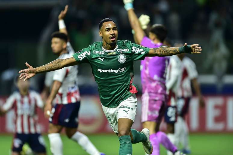 Allan fez um dos gols do Verd&atilde;o neste 4 a 1 sobre o Junior, resultado que garante o Palmeiras nas oitavas.