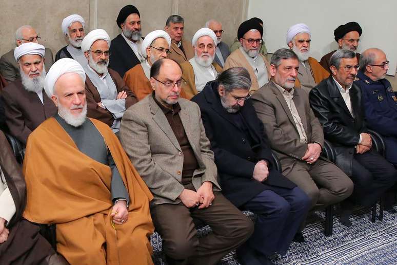 Os tr&ecirc;s especialistas americanos ouvidos pela BBC Persa dizem duvidar da vers&atilde;o sobre um "plano operacional s&eacute;rio" para devolver Ahmadinejad ao poder