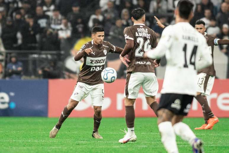 Corinthians perde em casa para o Platense.