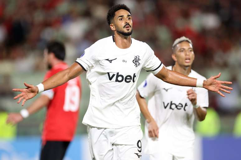 Chris Ramos comemorando o empate do Botafogo 