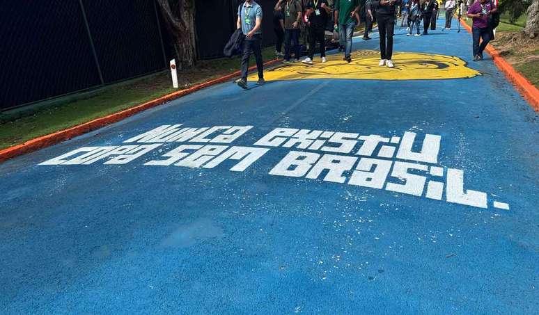 CBF pinta as ruas da Granja Comary em clima de Copa &ndash;