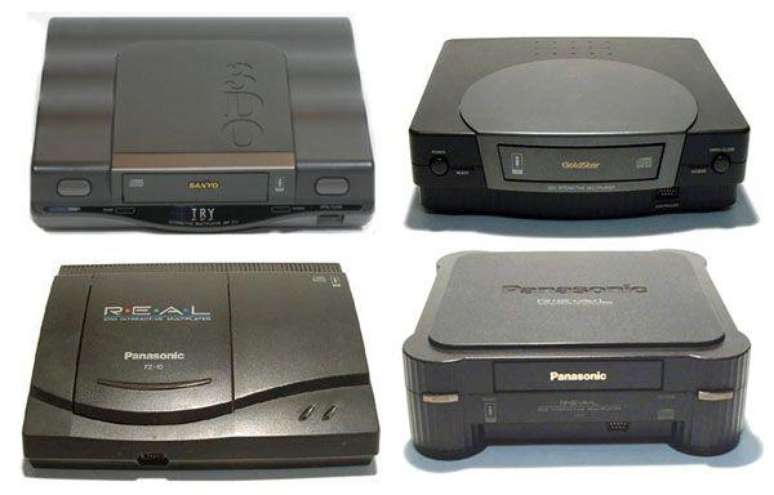 quatro modelos diferentes do 3DO da Sanyo, GoldStar e Panasonic