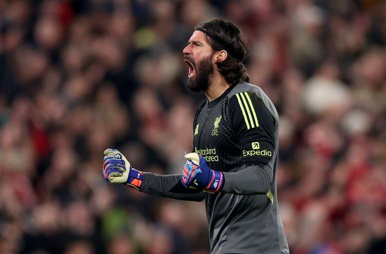 Alisson Becker atuando pelo Liverpool 