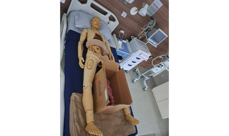 O boneco que fez as vezes de Bolsonaro no set da cinebiografia de Bolsonaro
