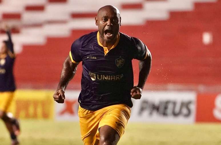 &Uacute;ltimo clube de Vagner Love foi o Retr&ocirc; &ndash;